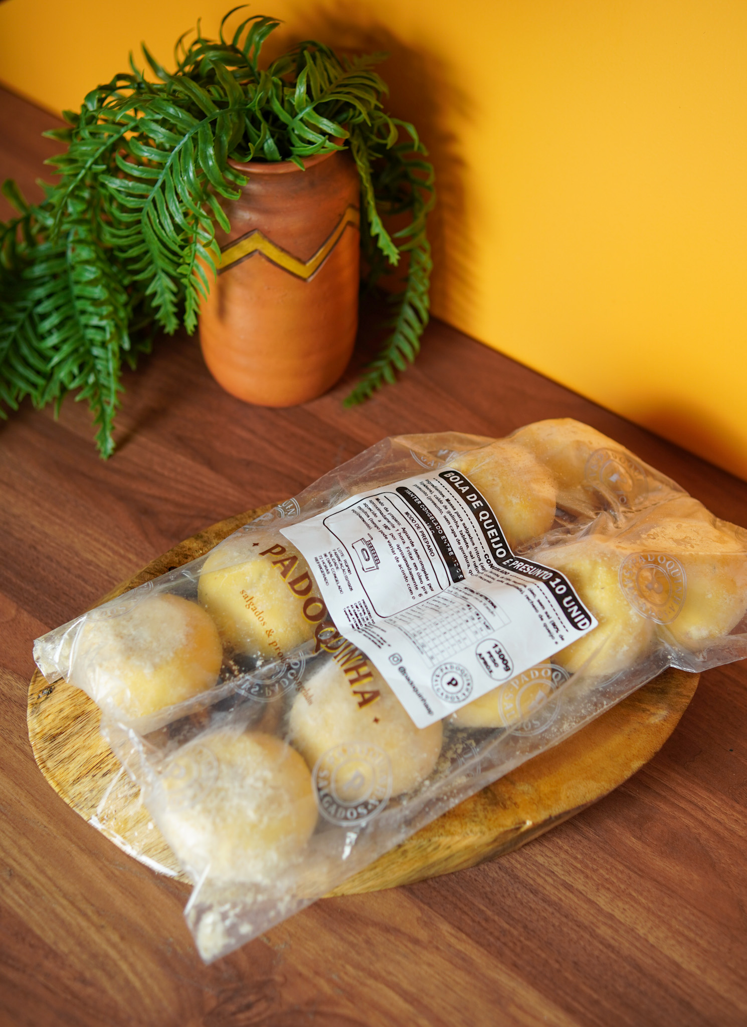 Bola de queijo e presunto